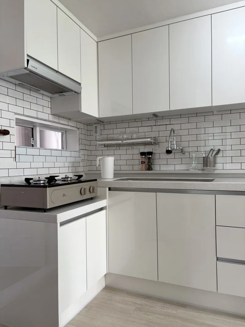 [Yongsan, Seoul] Fully furnished two-room apartment near Haebangchon Sinheung Market (5-minute walk), Myeongdong, and Itaewon, with great natural light 20