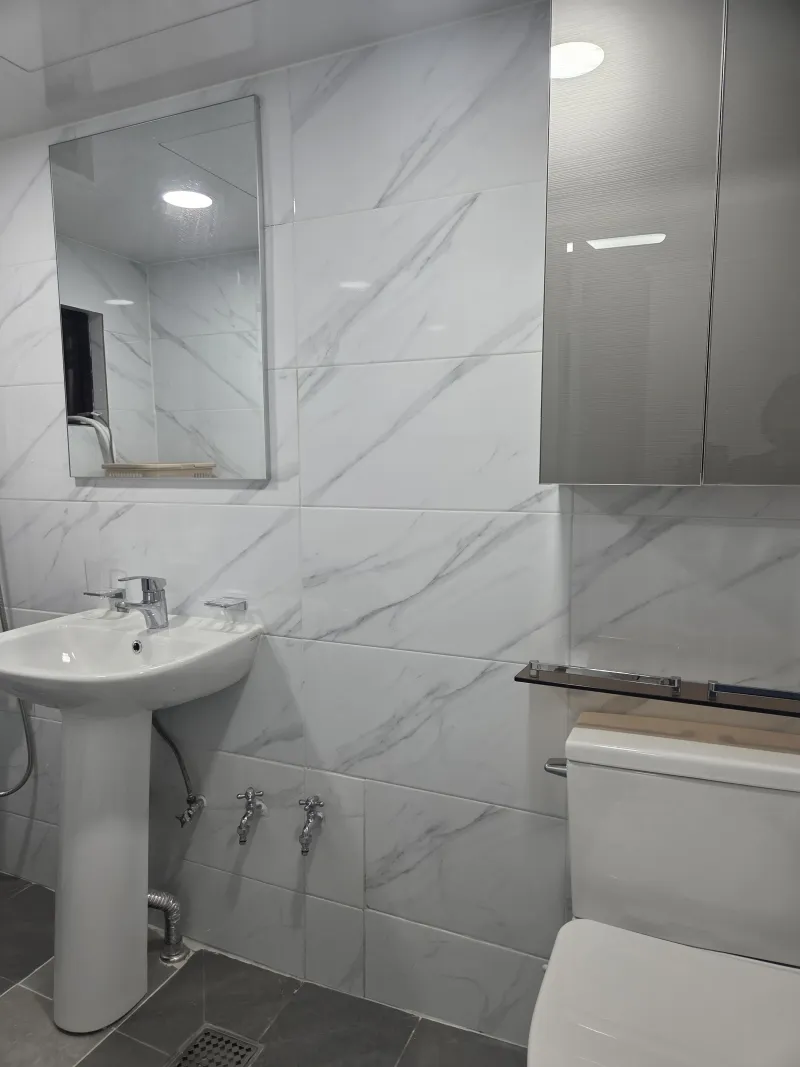 [Yongsan, Seoul] Fully furnished two-room apartment near Haebangchon Sinheung Market (5-minute walk), Myeongdong, and Itaewon, with great natural light 14
