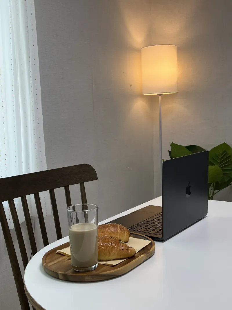 [Yongsan, Seoul] Fully furnished two-room apartment near Haebangchon Sinheung Market (5-minute walk), Myeongdong, and Itaewon, with great natural light 10