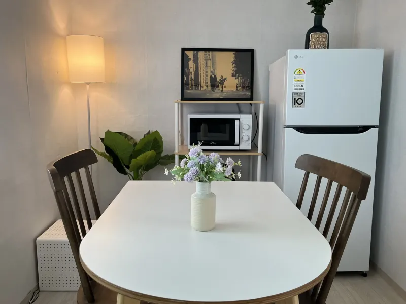 [Yongsan, Seoul] Fully furnished two-room apartment near Haebangchon Sinheung Market (5-minute walk), Myeongdong, and Itaewon, with great natural light 8