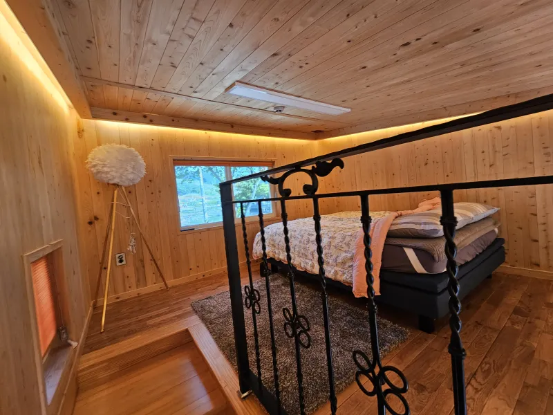 [Jinju] Hyureusae is a private detached house with a 2-story interior duplex structure. 3