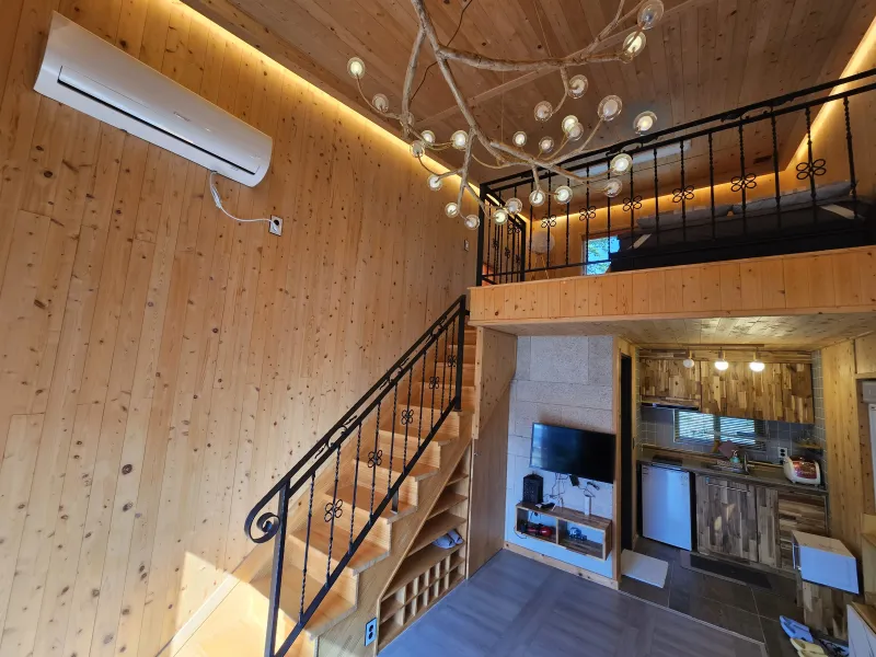 [Jinju] Hyureusae is a private detached house with a 2-story interior duplex structure. 2