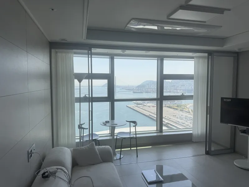 [부산 동구] 상어가 나타나 난리난 그곳 신축 3룸 24