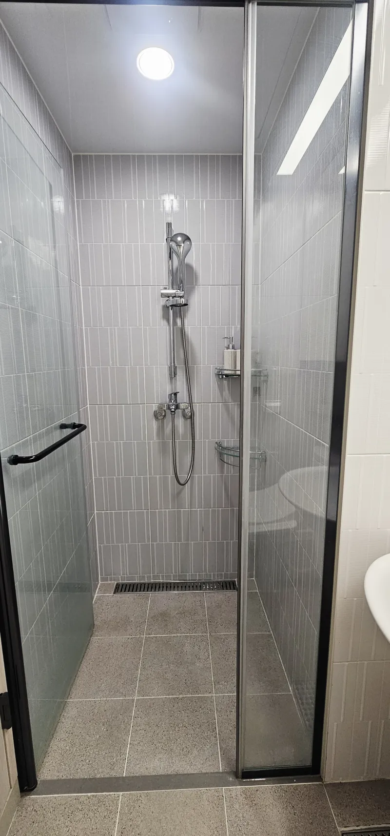 [Bucheon] 1-minute walk from Sinjungdong Station, free parking available 14