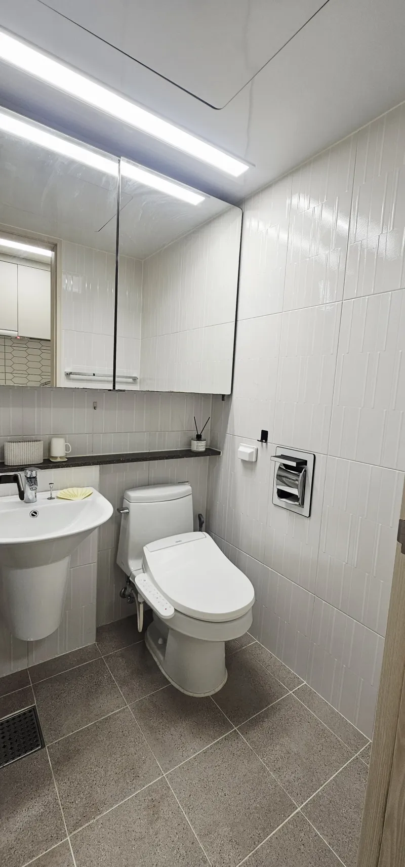 [Bucheon] 1-minute walk from Sinjungdong Station, free parking available 13