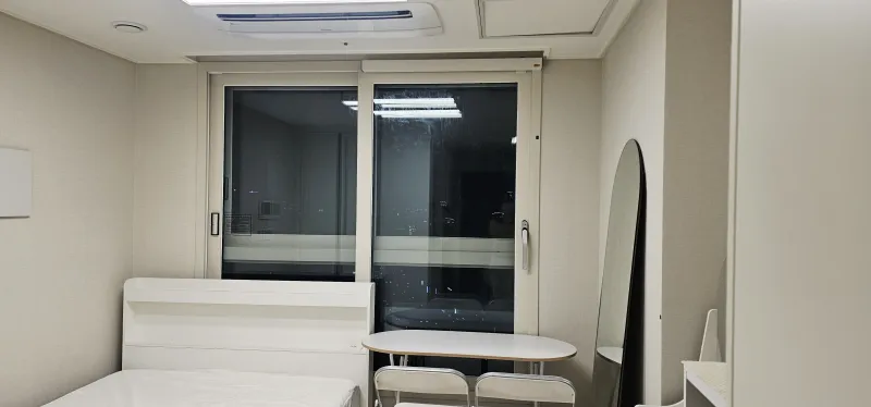 [Bucheon] 1-minute walk from Sinjungdong Station, free parking available 20