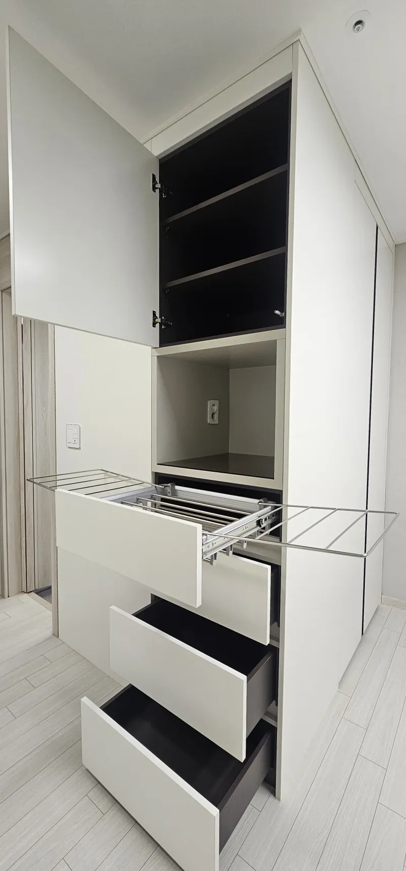 [Bucheon] 1-minute walk from Sinjungdong Station, free parking available 18