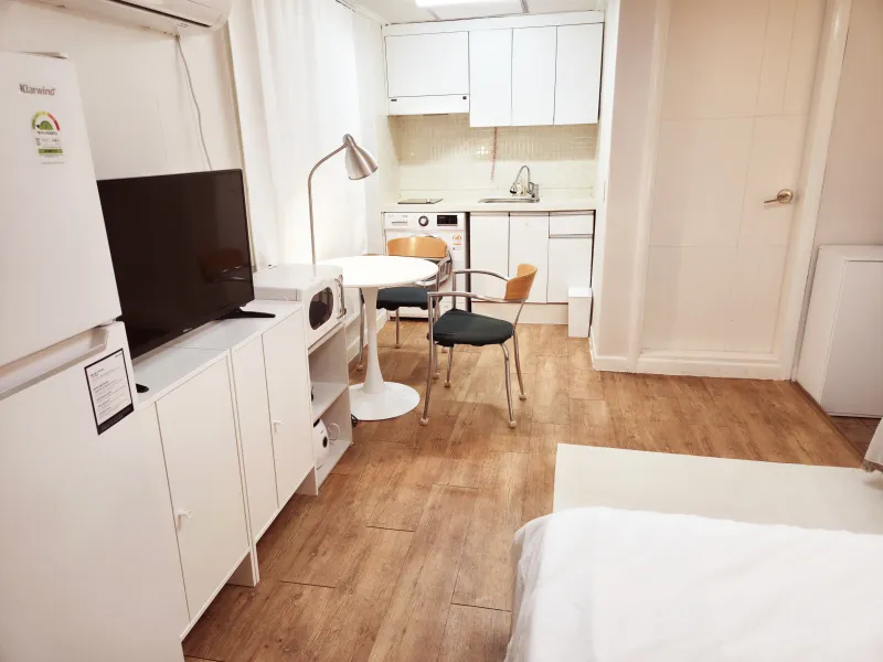 [Jongno, Seoul] 5 min from Seoul National University Hospital / 1 min from Hyehwa Station / 70,000 KRW discount for move-in within 2 days / 50,000 KRW discount for move-in within 7 days / Unit 5 17