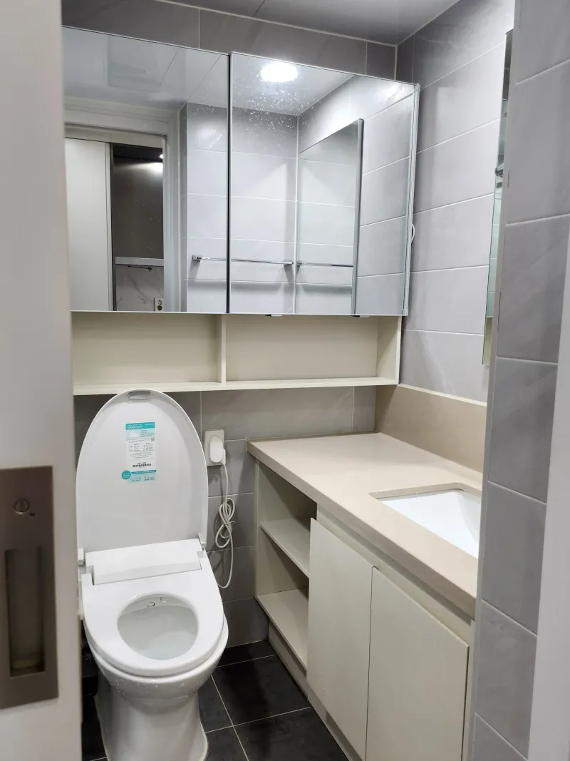 [Suyeong, Busan] Gwangalli Ocean View / 1 Minute from Beach / Right Next to Minlak The Market / Like New 7