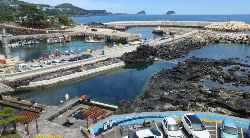[Beophwan-dong, Seogwipo] ♡Right in front of Beophwan Beach♡ 3 rooms, 2 bathrooms, Olle Trail Course 7, 5 minutes by car to E-Mart 58
