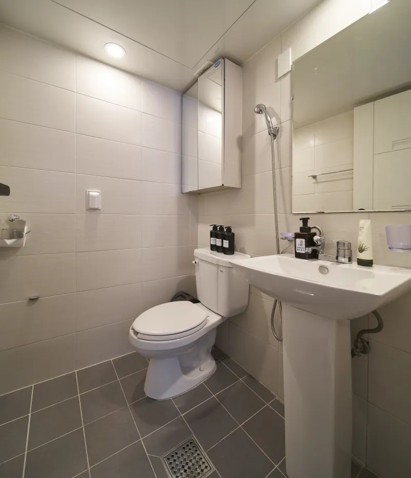 [Mapo, Seoul] 5-minute walk from Hongik University Station 7