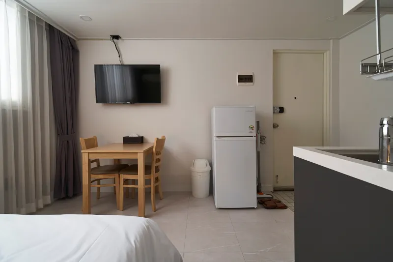 [Mapo, Seoul] 5-minute walk from Hongik University Station 6