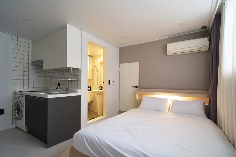 [Mapo, Seoul] 5-minute walk from Hongik University Station 4