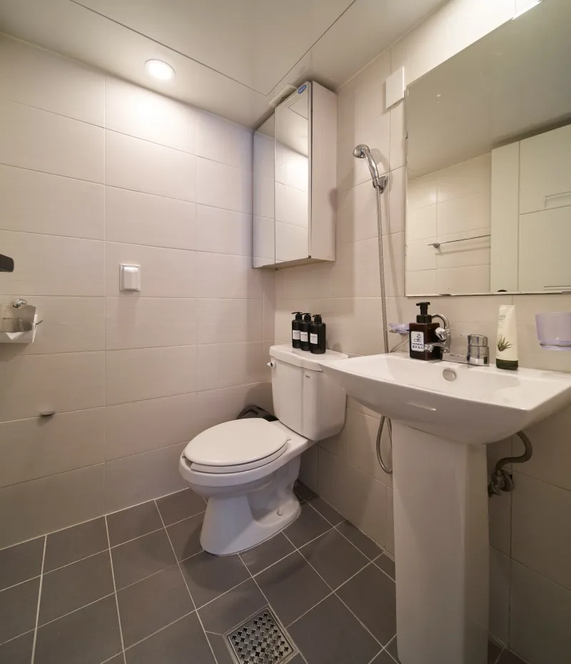 [Mapo, Seoul] 5-minute walk from Hongik University Station 5