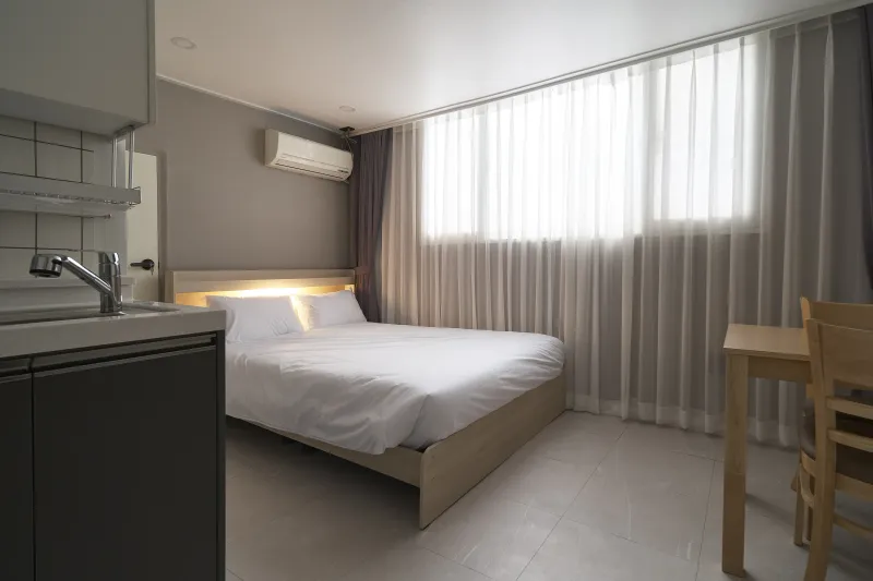 [Mapo, Seoul] 5-minute walk from Hongik University Station 2