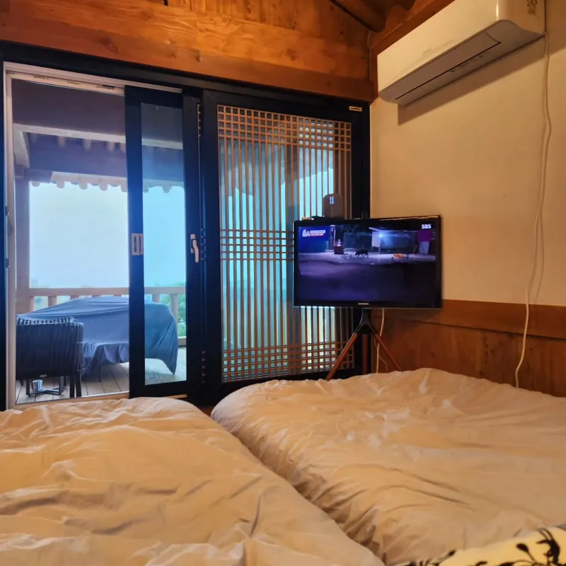 [경기 화성] 제부도 초입 한옥스테이송교리 2층, 넓은 잔디마당, 수영장 5
