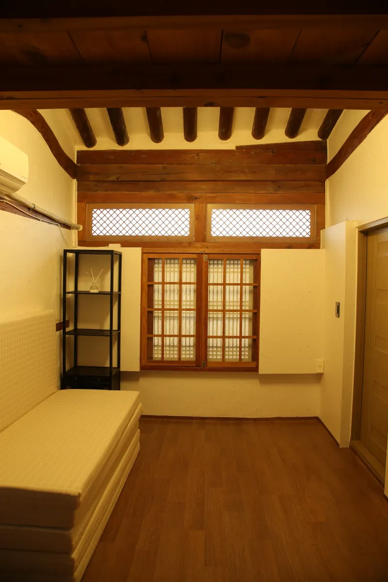 [Buan] hanok_1901 Large guest house with a main hall and attic 2