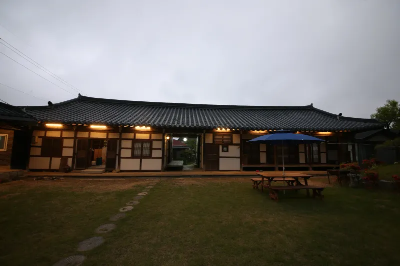 [Buan] hanok_1901 Large guest house with a main hall and attic 23