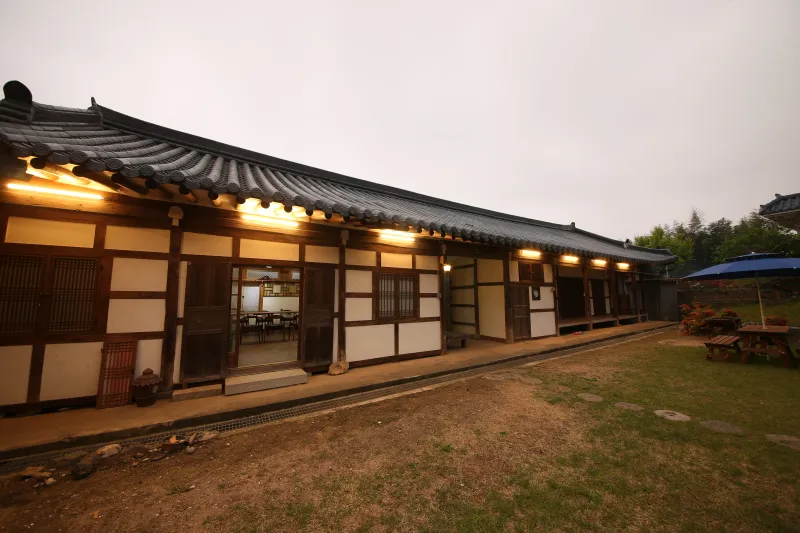 [Buan] hanok_1901 Large guest house with a main hall and attic 24