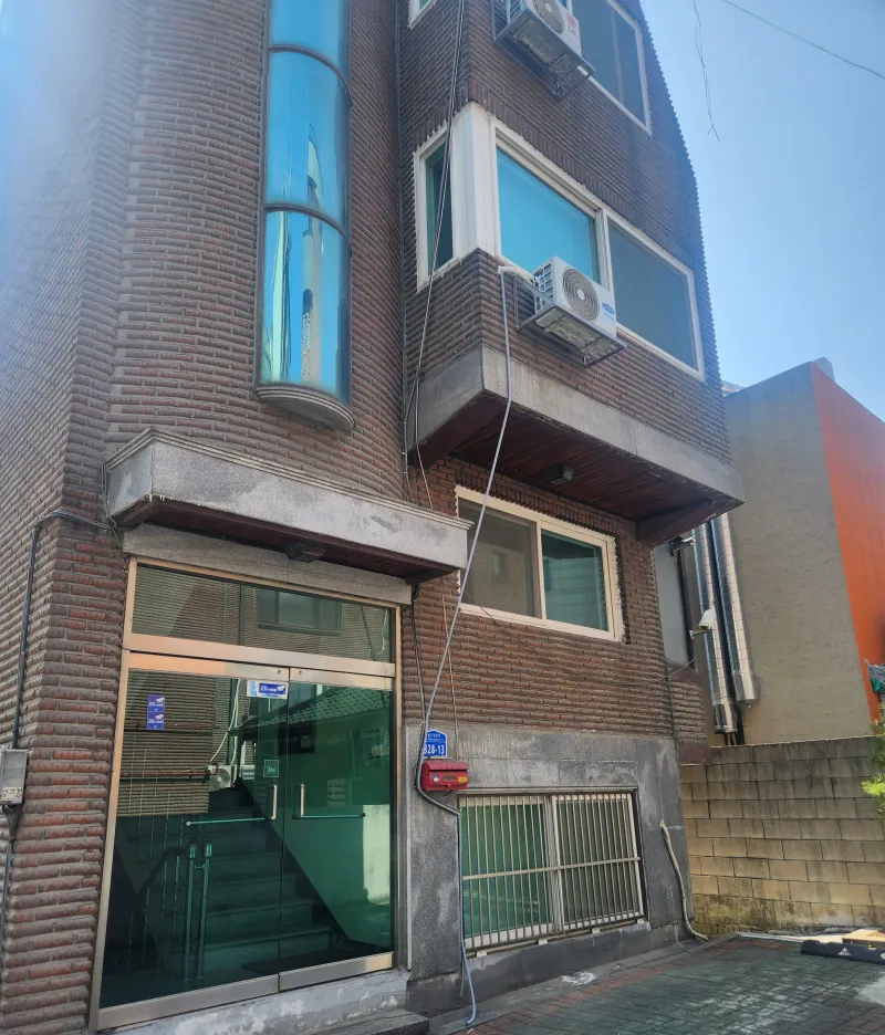 [서울 마포] DMC역 도보5/3룸, 퀸침대4, 최대8인/ 13