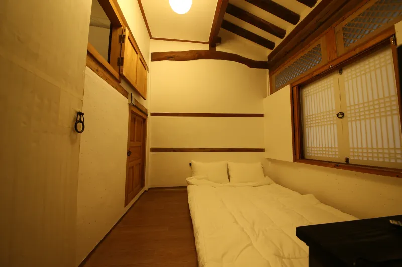 [Buan] hanok_1901 Large guest house with a main hall and attic 9