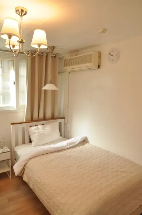 [서울 마포] 홍대 신촌/역세권 5분거리 풀옵션/2single bed 5