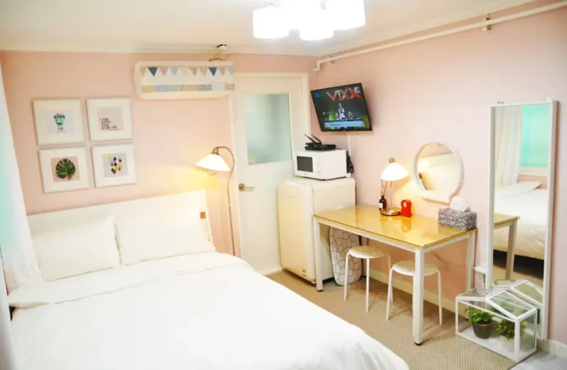 [Mapo, Seoul] Hongdae/ Sinchon / 5-minute walk from the station, fully furnished PINK 3
