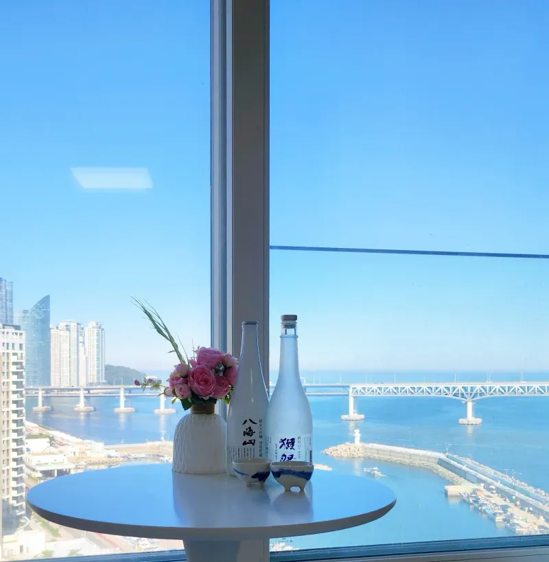 [Suyeong, Busan] Gwangalli Ocean View / 1 Minute from Beach / Right Next to Minlak The Market / Like New 6