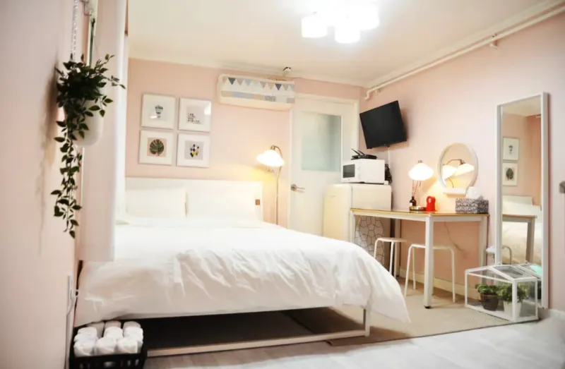 [Mapo, Seoul] Hongdae/ Sinchon / 5-minute walk from the station, fully furnished PINK 2
