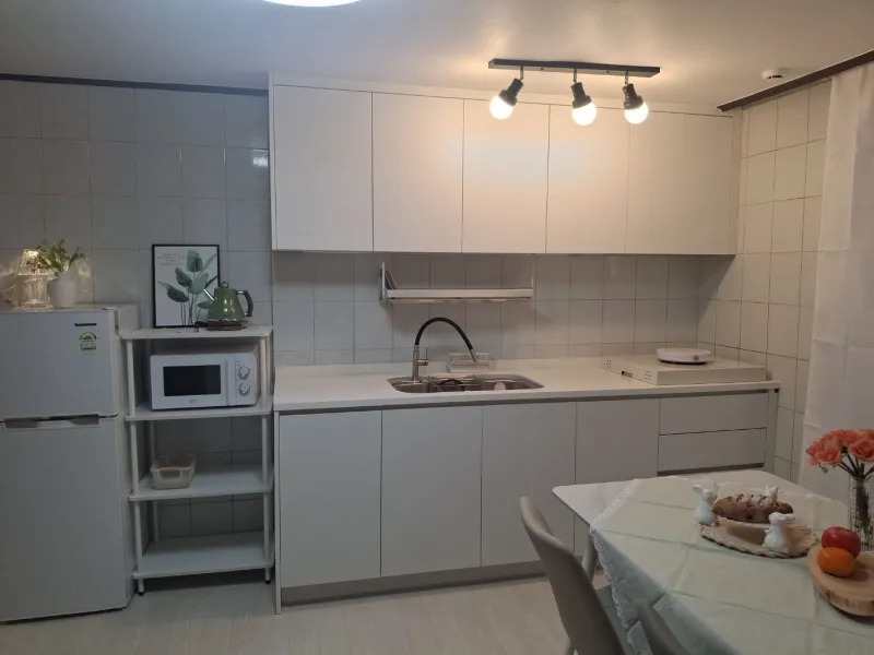 [Jongno, Seoul] Hyehwa Station. 5 minutes from Seoul National University Hospital. Semi-basement 8