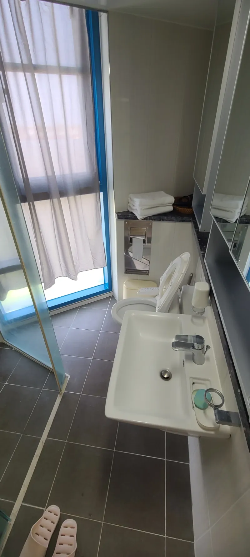 [Jungmun-dong, Seogwipo] Jungmun Ocean, Top Floor, Two Rooms, 1 Queen Bed, 1 Super Single, Ocean View, Suite Room 12