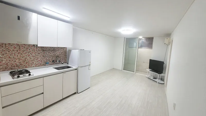 [Wonju] 5 mins from Terminal, 8 mins from Department Store, Studio 101 with Convenient Parking 2