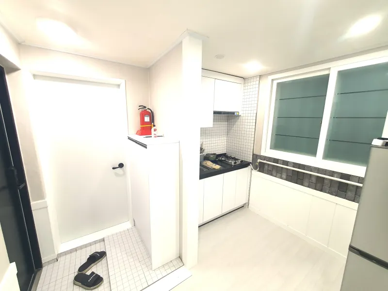 [Gumi] Fully Remodeled, Fully Furnished Studio Unit 204 7