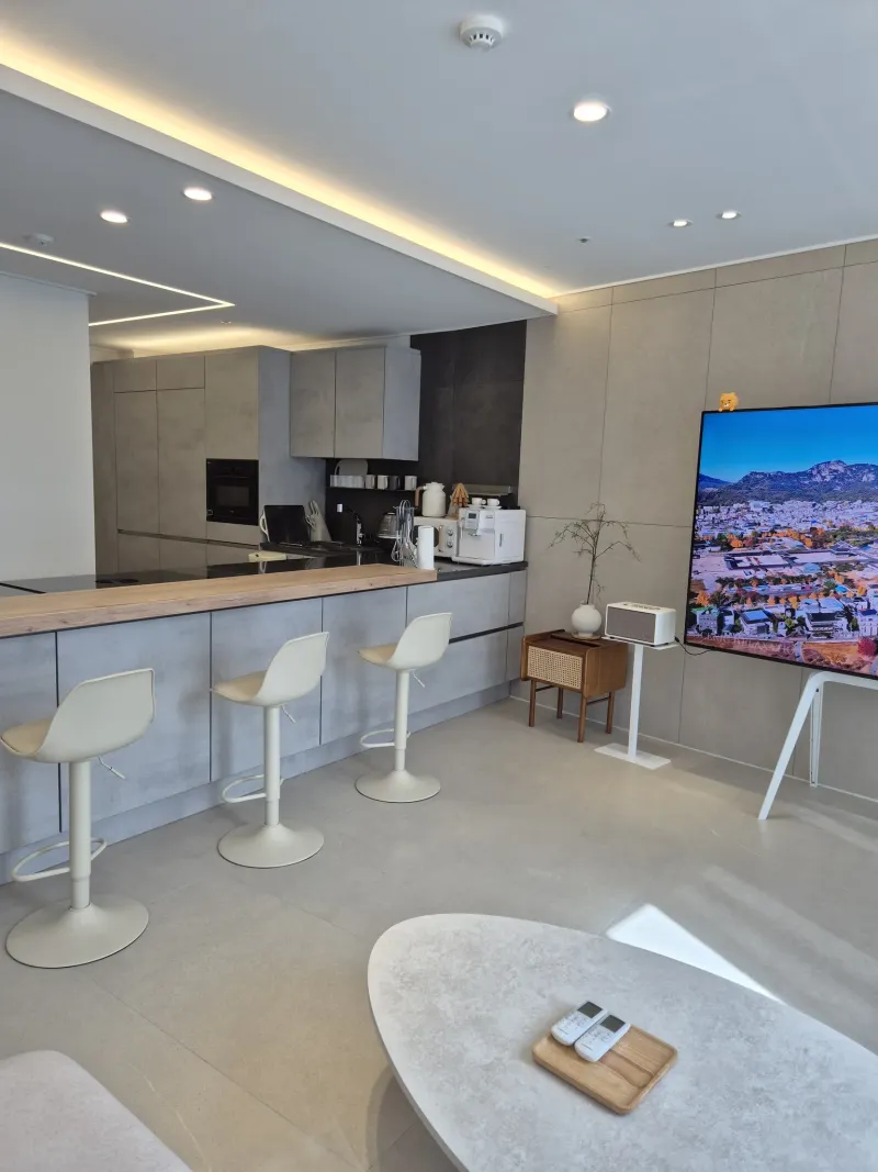 [Haeundae, Busan] 14th Floor, New Building, 3-Minute Walk to Haeundae Beach (Partial Ocean View) 12