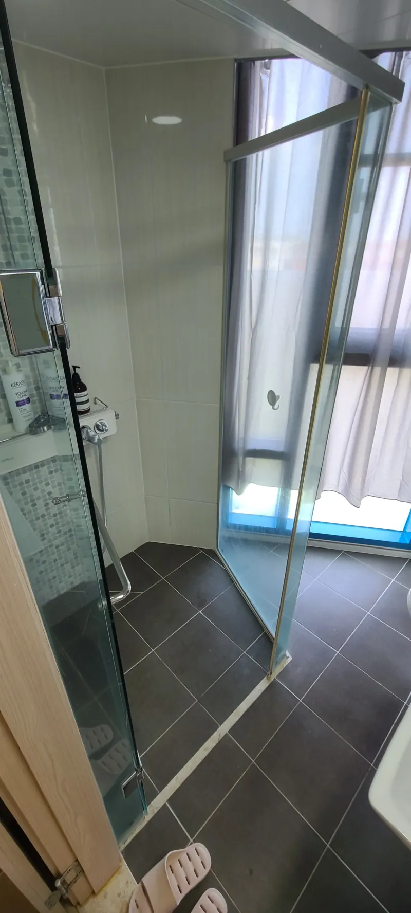 [Jungmun-dong, Seogwipo] Jungmun Ocean, Top Floor, Two Rooms, 1 Queen Bed, 1 Super Single, Ocean View, Suite Room 13