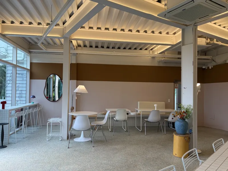 [Saekdal-dong, Seogwipo] South-facing floor-to-ceiling windows with ocean view, fenced dog playground, Building B, 3rd floor studio 54