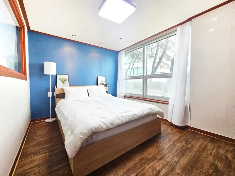 [Anyang] 2 minutes from Beomgye Station, 2 queen beds, free parking 4