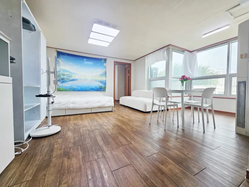 [Anyang] 2 minutes from Beomgye Station, 2 queen beds, free parking 8