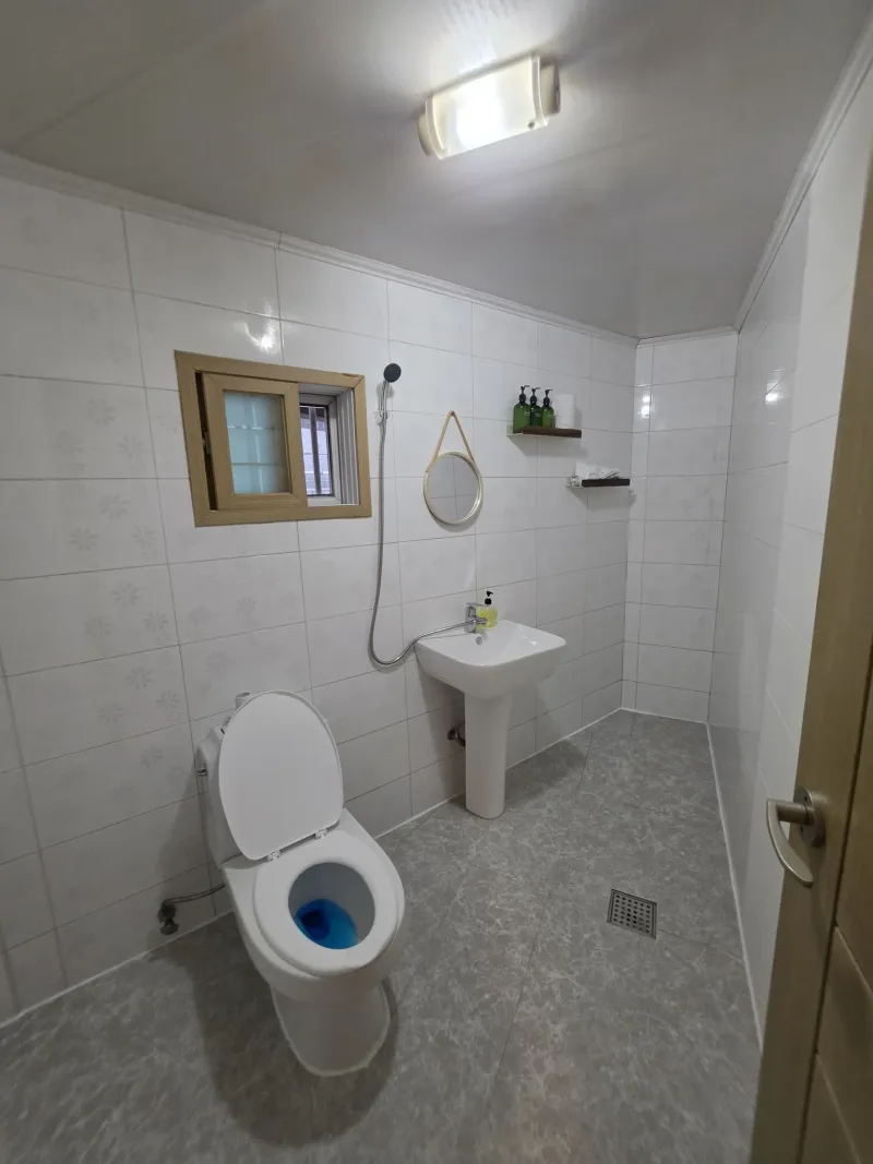 [Geoje] Double Room, Fully Furnished Cozy Accommodation 9