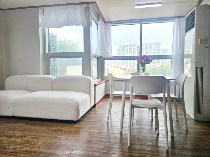 [Anyang] 2 minutes from Beomgye Station, 2 queen beds, free parking 16