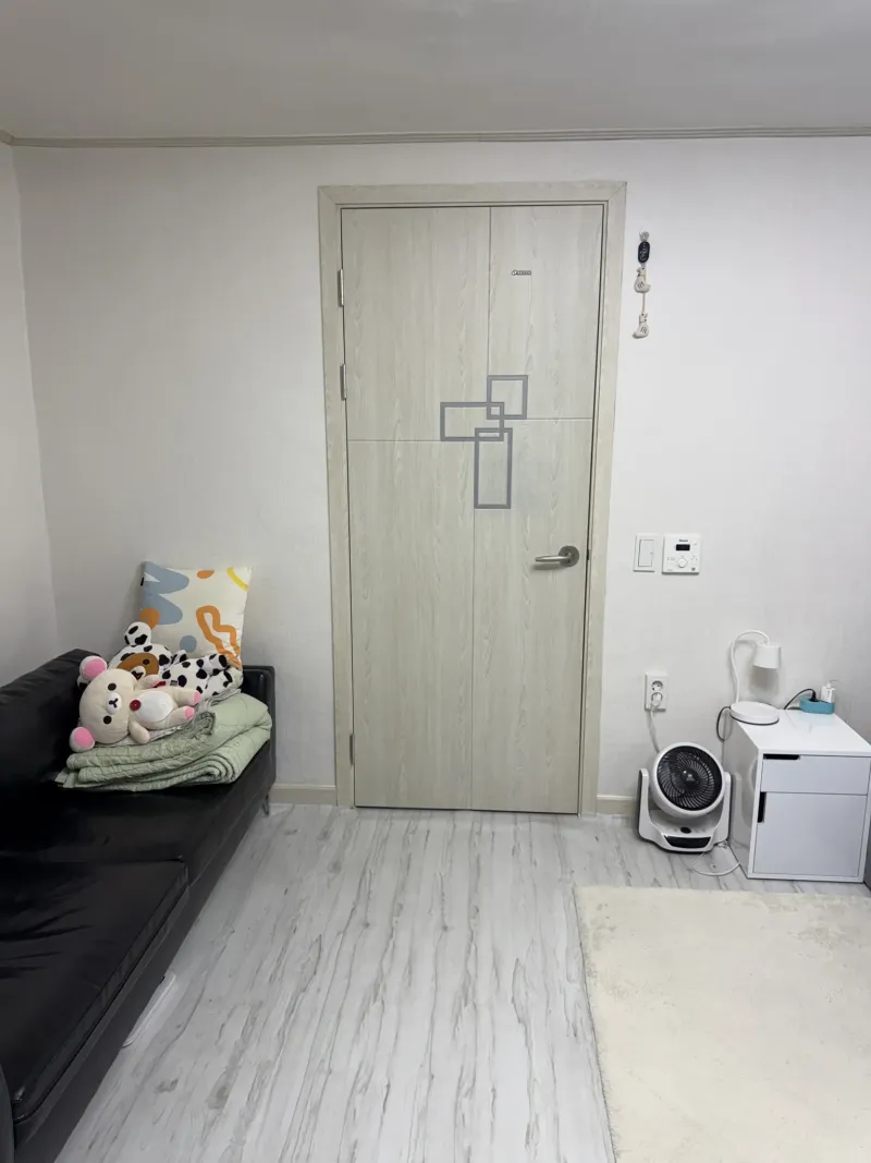[Mapo, Seoul] Fully Furnished Two-Room Apartment, 3-Minute Walk from Yeontral Park and Hongik Univ. Station 6