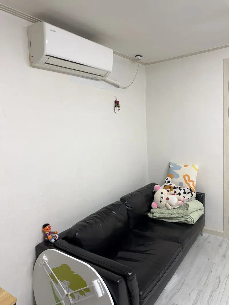 [Mapo, Seoul] Fully Furnished Two-Room Apartment, 3-Minute Walk from Yeontral Park and Hongik Univ. Station 7
