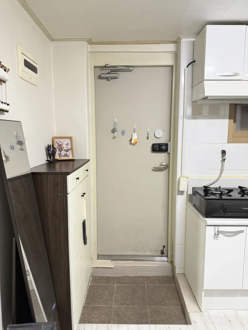 [Mapo, Seoul] Fully Furnished Two-Room Apartment, 3-Minute Walk from Yeontral Park and Hongik Univ. Station 13