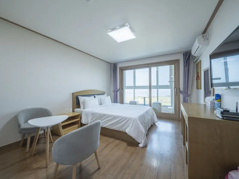 [Gujwa, Jeju] Jeju Seongsan Ocean View Double Room, 3rd Floor, Room 303 3