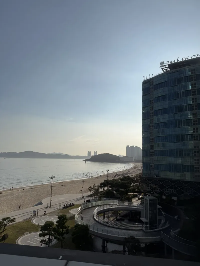 [부산 해운대] 해운대 해변 앞에 위치한 15층 아파트 15