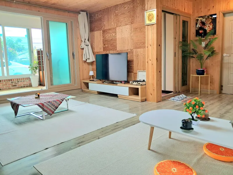 [Naedo, Jeju] 10 minutes from the airport, convenient neighborhood, 3 large bedrooms, yard, family, couple, children 7