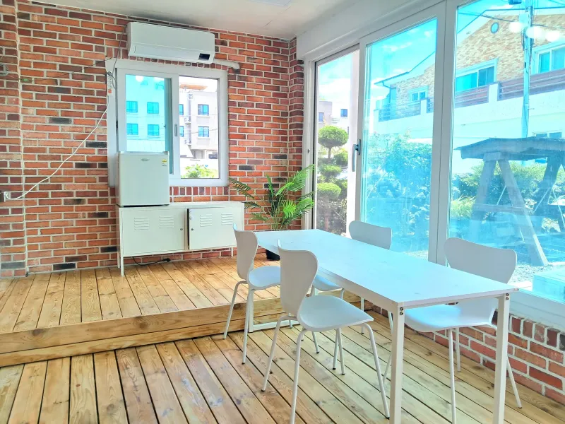 [Naedo, Jeju] 10 minutes from the airport, convenient neighborhood, 3 large bedrooms, yard, family, couple, children 8