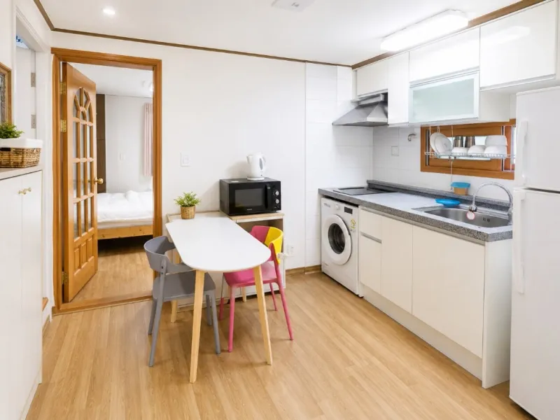 [Jongno, Seoul] Hyehwa Station, Daehak-ro, flat terrain, elevator, separate kitchen, 2nd floor studio 24