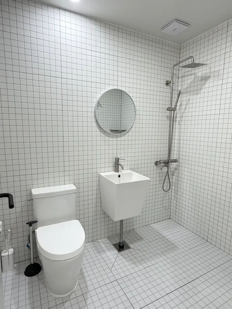 [Saekdal-dong, Seogwipo] South-facing floor-to-ceiling windows with ocean view, convenient location for travel, Building A, 2nd floor studio 9