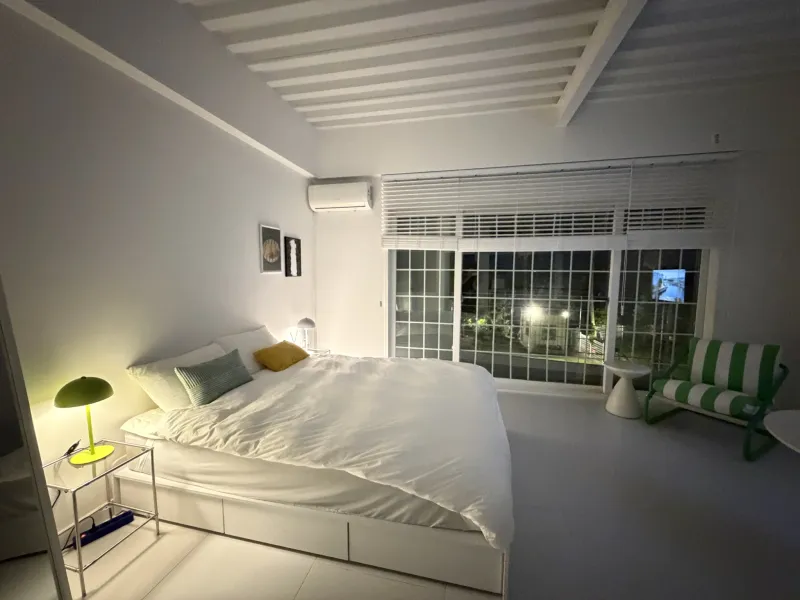 [Saekdal-dong, Seogwipo] South-facing floor-to-ceiling windows with ocean view, convenient location for travel, Building A, 2nd floor studio 6